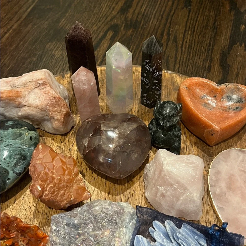 2/$20 Crystal Carvings, Hearts, and Towers Oh My! - Picture 6 of 16